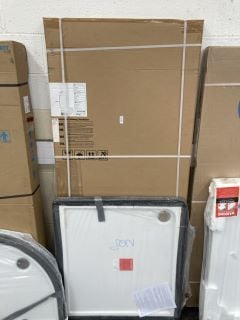 Lot 1225  
            Marchington SR19 - Collection 

                
(COLLECTION ONLY) CLEAR GLASS SILVER FRAMED 900 X 2000MM SHOWER PANEL WITH A PEAR...