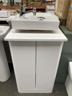 Lot 361  
            Marchington SR19 - Collection 

                
(COLLECTION ONLY) FLOOR STANDING 2 DOOR COUNTERTOP SINK UNIT IN WHITE 500 X 400MM...