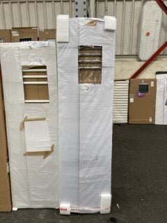 Lot 538  
            Marchington SR19 - Delivery or Collection 

                
CHROME CURVED TUBED HEATED TOWEL RADIATOR 1800 X 500MM - RRP £460: LOCATION - B6 ...