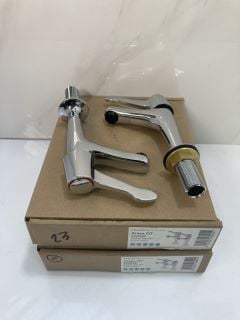 Lot 552  
            Marchington SR19 - Delivery or Collection 

                
2 X LEVER ACTION HIGH NECK KITCHEN SINK TAPS IN CHROME - RRP £230: LOCATION - RAC...