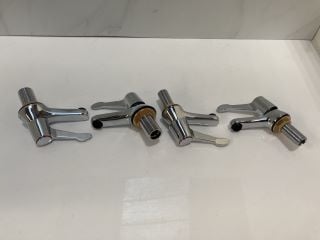 Lot 565  
            Marchington SR19 - Delivery or Collection 

                
SET OF LEVER ACTION BATH & BASIN PILLAR TAPS IN CHROME - RRP £210: LOCATION - RAC...