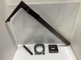 Lot 666  
            Marchington SR19 - Delivery or Collection 

                
SQUARE STYLED FREE STANDING BSM IN BRUSHED BRONZE WITH PENCIL STYLE HANDSET & HOS...