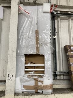 Lot 727  
            Marchington SR19 - Delivery or Collection 

                
WHITE CURVED TUBED HEATED TOWEL RADIATOR 1200 X 500MM - RRP £290: LOCATION - B6