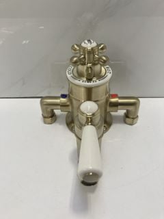Lot 773  
            Marchington SR19 - Delivery or Collection 

                
TRADITIONAL EXPOSED TWIN SHOWER VALVE IN BRUSHED BRASS - RRP £495: LOCATION - RAC...