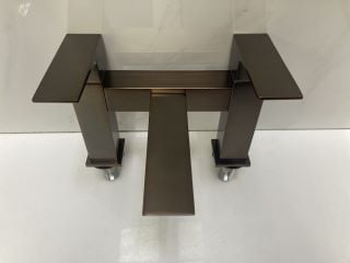 Lot 791  
            Marchington SR19 - Delivery or Collection 

                
DECK MOUNTED BATH FILLER IN BRUSHED BRONZE EFFECT - RRP £305: LOCATION - RACKING 3