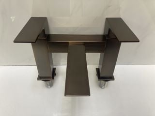 Lot 792  
            Marchington SR19 - Delivery or Collection 

                
DECK MOUNTED BATH FILLER IN BRUSHED BRONZE EFFECT - RRP £305: LOCATION - RACKING 3