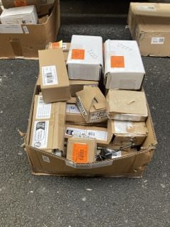 Lot 859  
            Marchington SR19 - Delivery or Collection 

                
QTY OF ASSORTED FEET FOR COLUMN RADIATOR & TRADITIONAL WALL STAYS - RRP £350: LOC...
