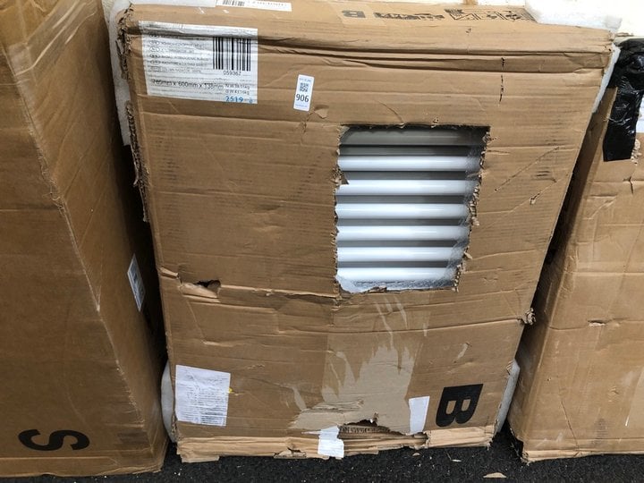Lot 906  
            Marchington SR19 - Delivery or Collection 
                
TRADITIONAL HORIZONTAL 4 COLUMN CAST IRON STYLE RADIATOR IN WHITE 785 X 600MM - R...
