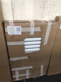 Lot 910  
            Marchington SR19 - Delivery or Collection 

                
WHITE HORIZONTAL DOUBLE OVAL TUBED RADIATOR 1003 X 600MM - RRP £485: LOCATION - B3