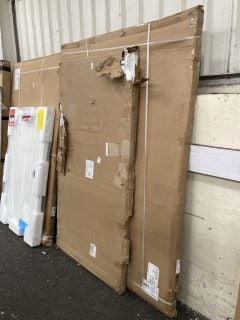 Lot 946  
            Marchington SR19 - Collection 

                
(COLLECTION ONLY) CLEAR GLASS SILVER FRAMED 1377 X 1950MM WET ROOM PANEL WITH A 1...