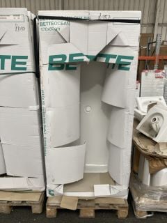 Lot 975  
            Marchington SR19 - Delivery or Collection 

                
BETTE OCEAN LOW LINE SUPER STEEL PORCELAIN 1700 X 800MM BATH - RRP £1187: LOCATIO...