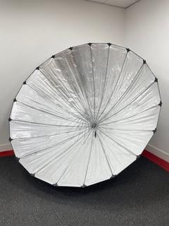 Lot 40  
            Marchington - Delivery or Collection 

                
PROFOTO GIANT REFLECTOR 240 STUDIO LIGHTING EQUIPMENT. (WITH CARRY CASE, APPROX R...