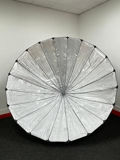 Lot 43  
            Marchington - Delivery or Collection 

                
PROFOTO GIANT REFLECTOR 240 STUDIO LIGHTING EQUIPMENT. (WITH CARRY CASE, APPROX R...