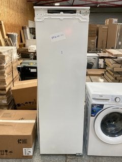Lot 149  
            Marchington SR11 - Delivery or Collection 

                
AEG INTEGRATED TALL FRIDGE: MODEL SKE818E1DC - ORIGINAL RRP £1049: LOCATION - D2