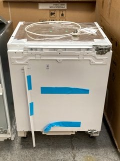 Lot 222  
            Marchington SR11 - Delivery or Collection 

                
AEG SERIES 6000 INTEGRATED BUILT UNDER LARDER FRIDGE MODEL : NSK6182EF - ORIGINAL...