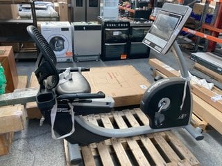 Lot 251  
            Marchington SR11 - Delivery or Collection 

                
NORDICTRACK COMMERCIAL R35 RECUMBENT EXERCISE BIKE - ORIGINAL RRP - £650: LOCATIO...