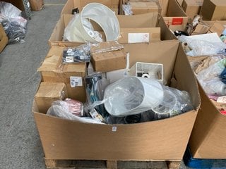 Lot 252  
            Marchington SR11 - Delivery or Collection 

                
PALLET OF ASSORTED JOHN LEWIS & PARTNERS ITEMS TO INCLUDE BISTRO SPOKE 5 LIGHT SE...