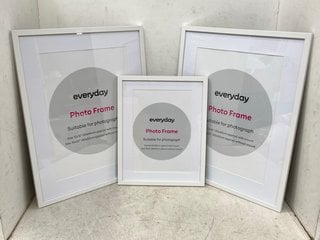 Lot 322  
            Marchington SR11 - Delivery or Collection 

                
SET OF 3 A4 PHOTO FRAMES IN WHITE: LOCATION - B3