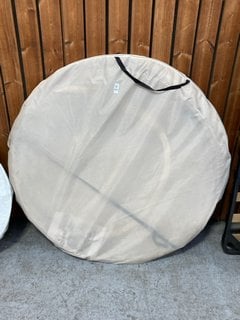 Lot 359  
            Marchington SR11 - Delivery or Collection 

                
POP UP TENT IN BEIGE & CLEAR WITH CARRY BAG: LOCATION - A1W