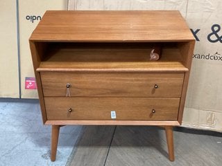 Lot 372  
            Marchington SR11 - Delivery or Collection 

                
MID CENTURY WIDE 2 DRAWER NIGHTSTAND IN ACORN NATURAL WOOD FINISH: LOCATION - D1