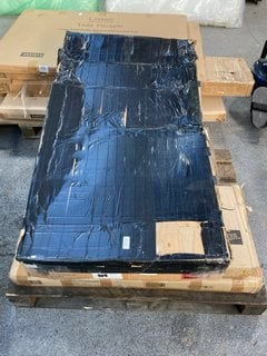 Lot 425  
            Marchington SR11 - Delivery or Collection 

                
PALLET OF ASSORTED FURNITURE ITEMS TO INCLUDE MALVERN 4 DRAWER CHEST IN GREY: LOC...