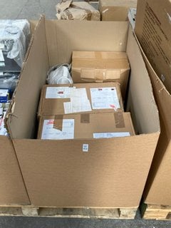 Lot 468  
            Marchington SR11 - Delivery or Collection 

                
QTY OF ASSORTED ITEMS TO INCLUDE JOHN LEWIS & PARTNERS 20L SOLO MICROWAVE IN SILV...
