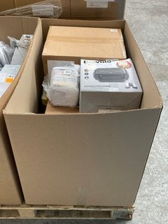 Lot 481  
            Marchington SR11 - Delivery or Collection 

                
QTY OF ASSORTED ITEMS TO INCLUDE JOHN LEWIS & PARTNERS 20L SOLO MICROWAVE IN SILV...
