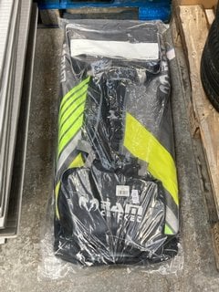 Lot 491  
            Marchington SR11 - Delivery or Collection 

                
RAM CRICKET WHEELED BAG IN BLACK/YELLOW: LOCATION - A7