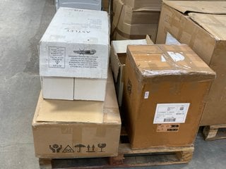 Lot 520  
            Marchington SR11 - Delivery or Collection 

                
PALLET OF ASSORTED ITEMS TO INCLUDE ASTLEY AVEBURY CLEAR CRYSTAL TABLE LAMP IN AN...