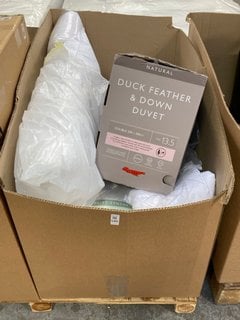 Lot 549  
            Marchington SR11 - Delivery or Collection 

                
QTY OF ASSORTED ITEMS TO INCLUDE JOHN LEWIS & PARTNERS DUCK FEATHER & DOWN DOUBLE...