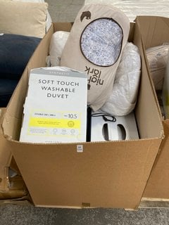 Lot 550  
            Marchington SR11 - Delivery or Collection 

                
QTY OF ASSORTED ITEMS TO INCLUDE JOHN LEWIS & PARTNERS SOFT TOUCH WASHABLE DOUBLE...
