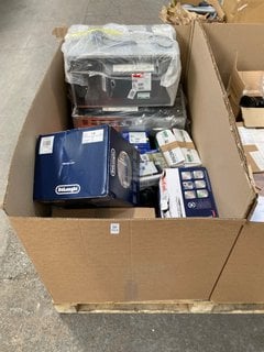 Lot 553  
            Marchington SR11 - Delivery or Collection 

                
QTY OF ASSORTED ITEMS TO INCLUDE JOHN LEWIS & PARTNERS 20L SOLO MICROWAVE IN SILV...