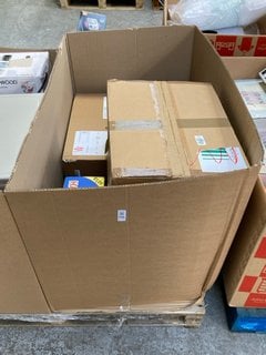 Lot 556  
            Marchington SR11 - Delivery or Collection 

                
QTY OF ASSORTED ITEMS TO INCLUDE JOHN LEWIS & PARTNERS 20L SOLO MICROWAVE IN SILV...