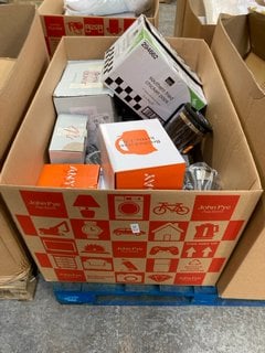 Lot 557  
            Marchington SR11 - Delivery or Collection 

                
QTY OF ASSORTED ITEMS TO INCLUDE JOHN LEWIS & PARTNERS ANYDAY 1.7L BRUSHED STEEL ...
