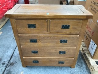 Lot 565  
            Marchington SR11 - Delivery or Collection 

                
OAK FURNITURELAND ORIGINAL RUSTIC SOLID OAK 3+2 CHEST OF DRAWERS: LOCATION - B7