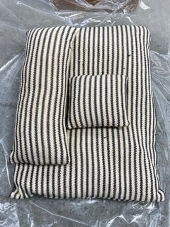 Lot 57  
            Marchington SR11 - Delivery or Collection 

                
LOAF.COM WOOFINS MEDIUM DOG BED IN STRIPE - ORIGINAL RRP - £195: LOCATION - A1