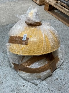 Lot 93  
            Marchington SR11 - Delivery or Collection 

                
2 X ASSORTED CEILING PENDANT LIGHTS TO INCLUDE CEILING PENDANT LIGHT IN YELLOW: L...