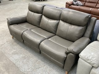 Lot 33  
            Marchington SR11 - Delivery or Collection 

                
OAK FURNITURELAND BRUNEL 3 SEATER RECLINER SOFA WITH MULTIFUNCTIONAL MIDDLE SEAT ...