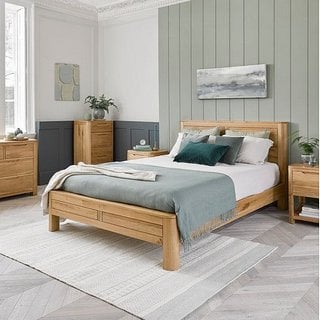 Lot 5  
            Marchington SR11 - Delivery or Collection 

                
OAK FURNITURELAND ROMSEY NATURAL SOLID OAK DOUBLE BED - ORIGINAL RRP £399.84: LOC...