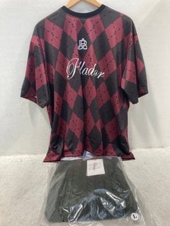 Lot 1029  
            Marchington SR13 - Parcel Delivery Only 

                
PELLADOR MENS LOGO T-SHIRT IN BURGUNDY MULTI -UK SIZE L-TO INCLUDE PELLADOR MENS ...