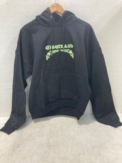 Lot 1037  
            Marchington SR13 - Parcel Delivery Only 

                
PELLADOR EIRETRASH EMBROIDERED MENS HOODIE IN BLACK-UK SIZE M-ORIGINAL RRP £91.00...