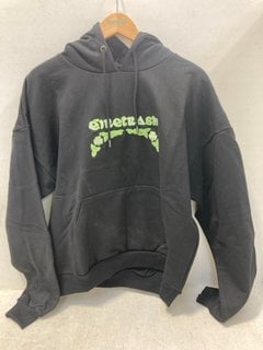 Lot 1038  
            Marchington SR13 - Parcel Delivery Only 

                
PELLADOR EIRETRASH EMBROIDERED MENS HOODIE IN BLACK-UK SIZE L-ORIGINAL RRP £91.00...