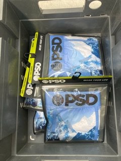 Lot 1047  
            Marchington SR13 - Parcel Delivery Only 

                
6 X PAIRS OF PSD MENS CORE STANDARD BOXER SHORTS IN BLUE-VARIOUS SIZES TO INCLUDE...
