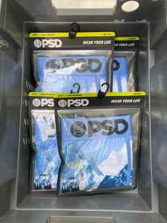 Lot 1052  
            Marchington SR13 - Parcel Delivery Only 

                
6 X PAIRS OF PSD MENS CORE STANDARD BOXER SHORTS IN BLUE-VARIOUS SIZES TO INCLUDE...