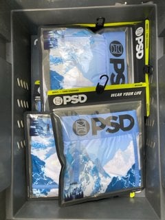 Lot 1053  
            Marchington SR13 - Parcel Delivery Only 

                
6 X PAIRS OF PSD MENS CORE STANDARD BOXER SHORTS IN BLUE-VARIOUS SIZES TO INCLUDE...
