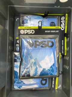 Lot 1055  
            Marchington SR13 - Parcel Delivery Only 

                
6 X PAIRS OF PSD MENS CORE STANDARD BOXER SHORTS IN BLUE-VARIOUS SIZES TO INCLUDE...