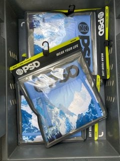 Lot 1056  
            Marchington SR13 - Parcel Delivery Only 

                
6 X PAIRS OF PSD MENS CORE STANDARD BOXER SHORTS IN BLUE-VARIOUS SIZES TO INCLUDE...