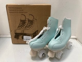 Lot 1082  
            Marchington SR13 - Parcel Delivery Only 

                
2 X PAIRS OF WOMENS ROLLER SKATES IN WHITE FLASH - UK SIZE: 5: LOCATION - C13