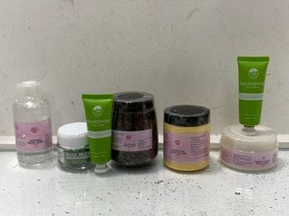 Lot 1083  
            Marchington SR13 - Parcel Delivery Only 

                
QTY OF ASSORTED BEAUTY ITEMS TO INCLUDE V & P NOURISHING FACE CREAM 50ML: LOCATIO...