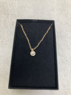 Lot 1106  
            Marchington SR13 - Parcel Delivery Only 

                
TED BAKER SOLTELL CRYSTAL PENDANT NECKLACE: LOCATION - C12